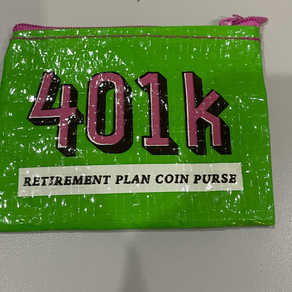 Adorable 401K Mini Coin Purse - zip closure. NWOT!